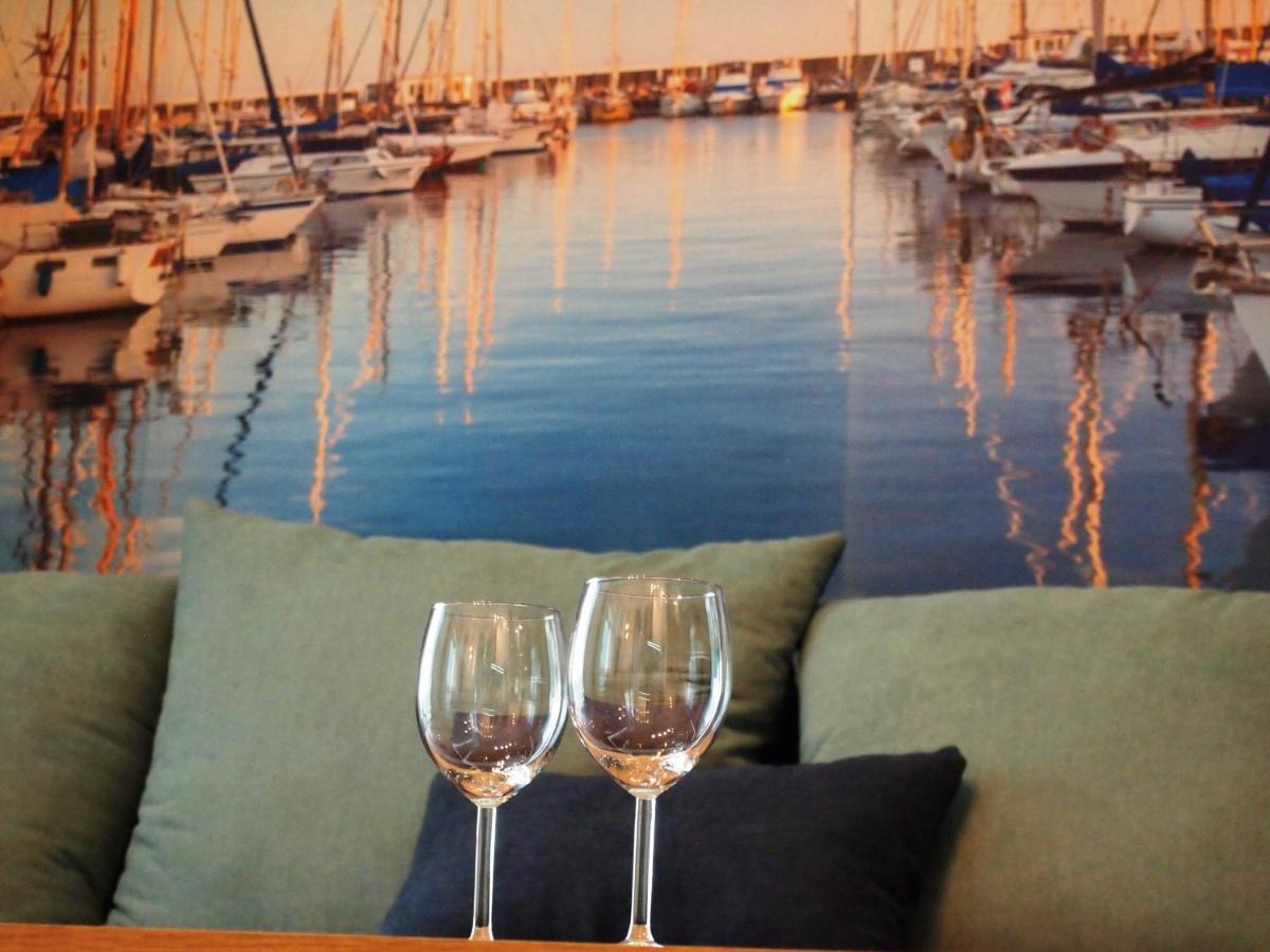 Apartament Yacht Park Marina กดิเนีย ภายนอก รูปภาพ