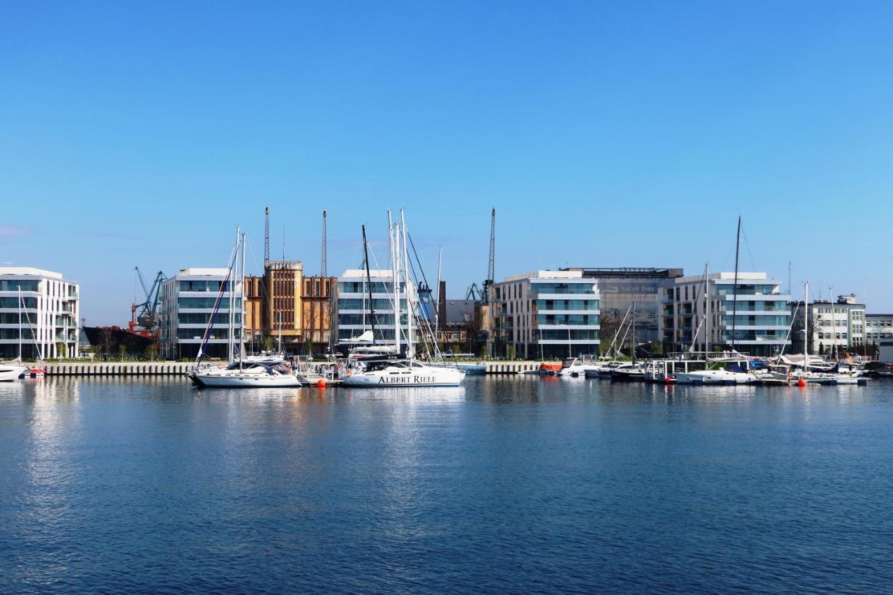 Apartament Yacht Park Marina กดิเนีย ภายนอก รูปภาพ