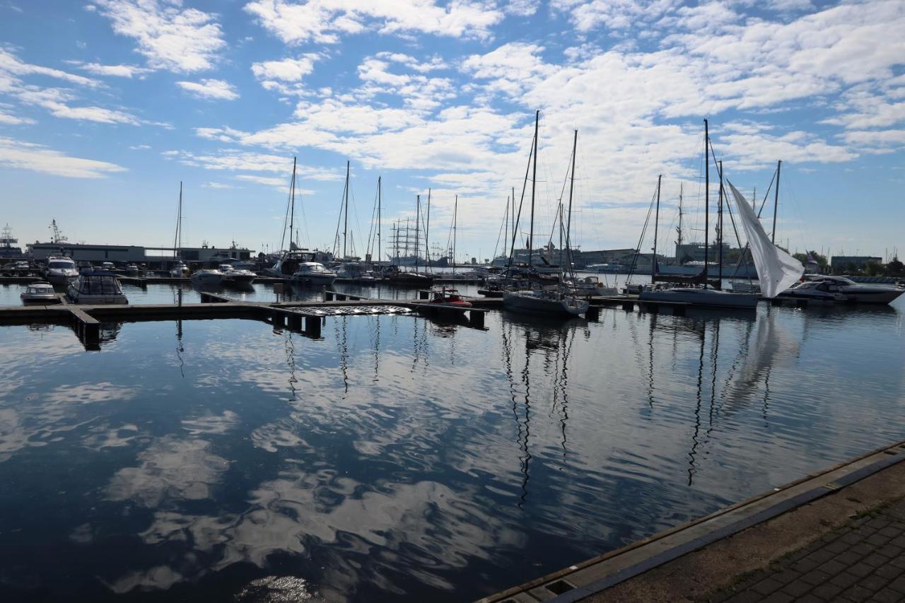 Apartament Yacht Park Marina กดิเนีย ภายนอก รูปภาพ